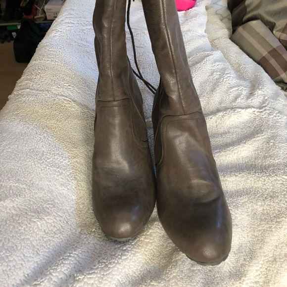 Boots ! - Picture 2 of 3